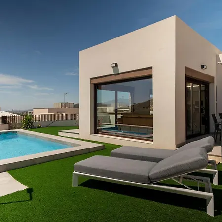 Villa Maison Neuve Avec Piscine