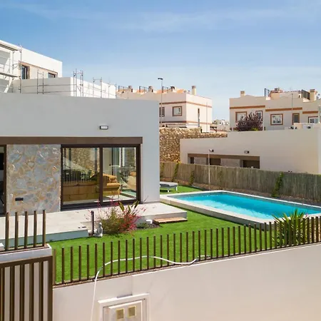 Maison Neuve Avec Piscine Villa