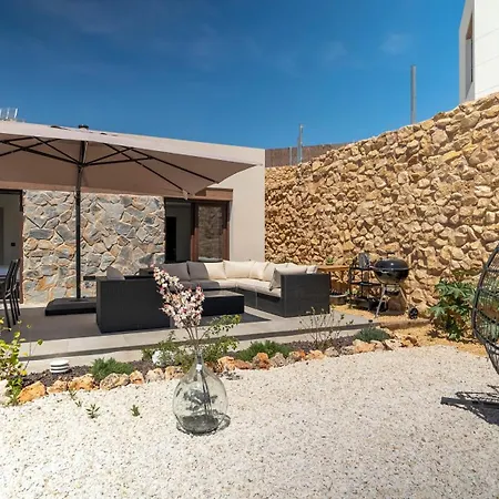 Maison Neuve Avec Piscine Villa *
